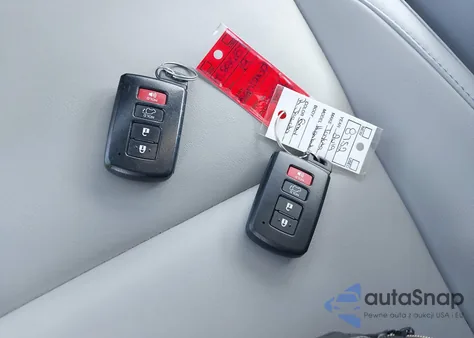 2019 Toyota Highlander Xle from USA, damaged, VIN 5TDJZRFH2KS592318